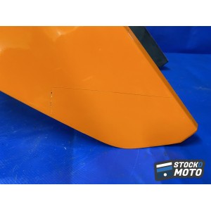 Cache plastique sur réservoir KTM 390 DUKE de 2013 à 2016. 