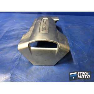 Plastique sur cache culbuteur HONDA 1300 PAN EUROPEAN de 2002 à 2007.