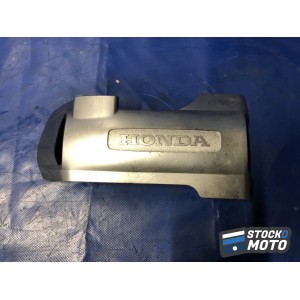 Plastique sur cache culbuteur HONDA 1300 PAN EUROPEAN de 2002 à 2007.