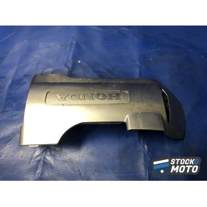 Plastique sur cache culbuteur HONDA 1300 PAN EUROPEAN de 2002 à 2007.